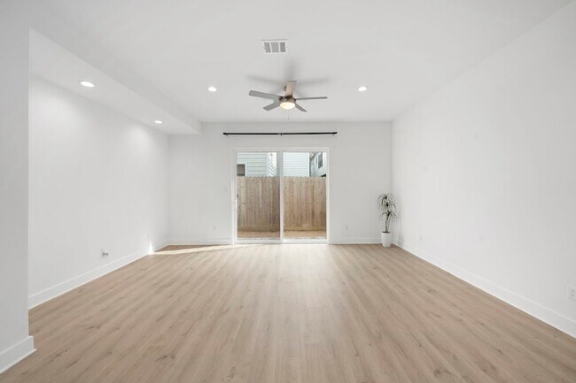 Photo - 1512 Barbee St Unit B