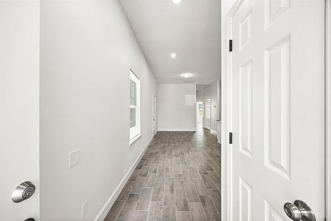 Photo - 1550 Lombardy St