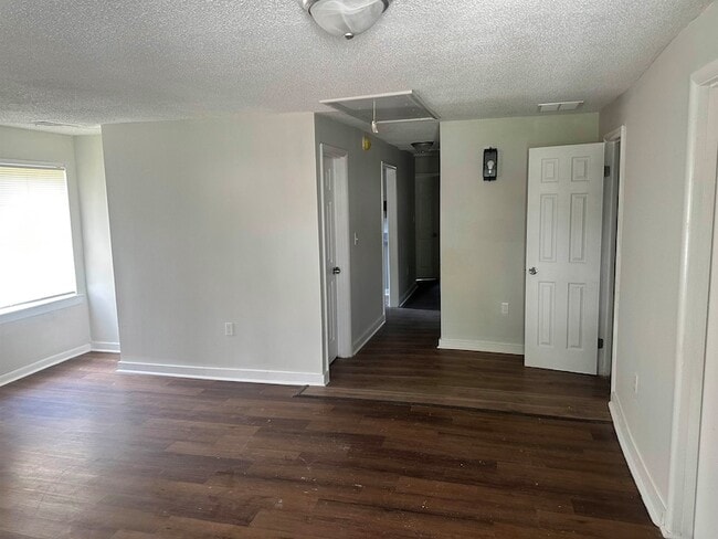 Photo - 1539 Barton St