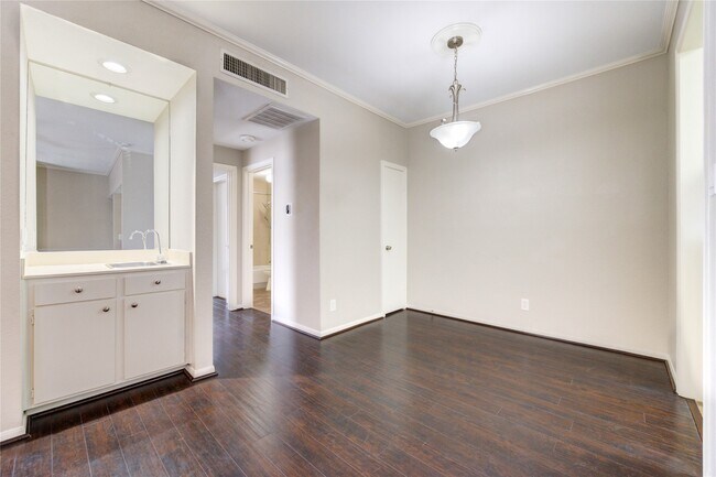 Photo - 726 Bering Dr Unit True