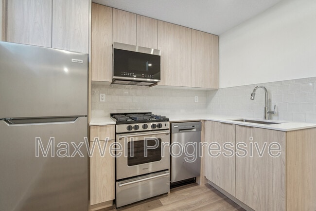 Photo - 9017-9093 93 St NW