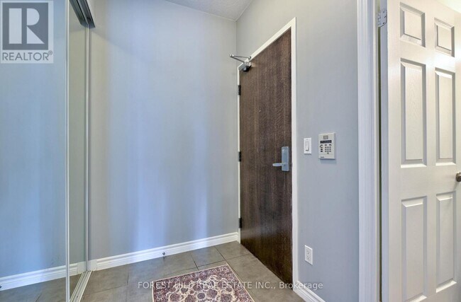 Photo - 19 Grand Trunk Crescent Unit 306