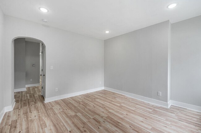 Photo - Beautifully Renovated 3 Bed/3.5 Bath Home ...