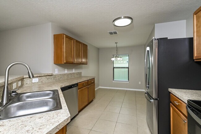 Photo - 920 Wynnmere Walk Ave