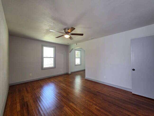 Photo - 5013 Campenella Dr