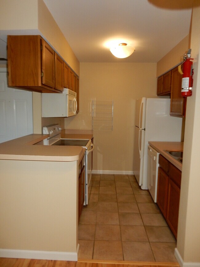 Photo - Charming 2 bed/ 2 bath condominium located... Unidad 8