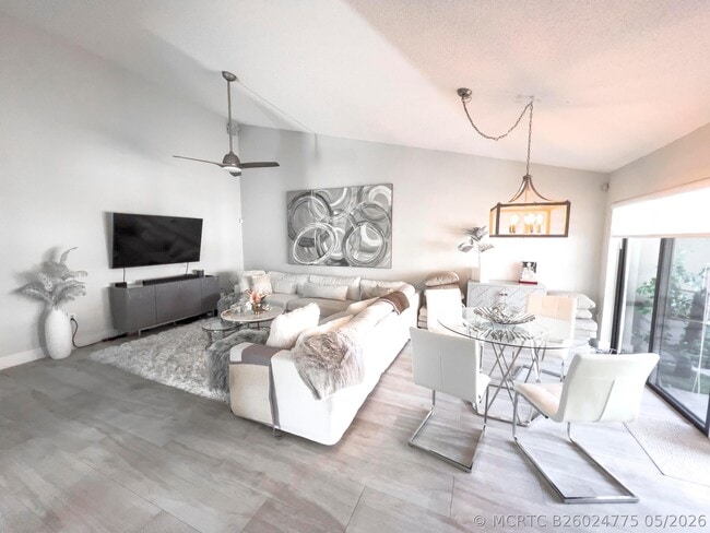 499 SW 28th Ave