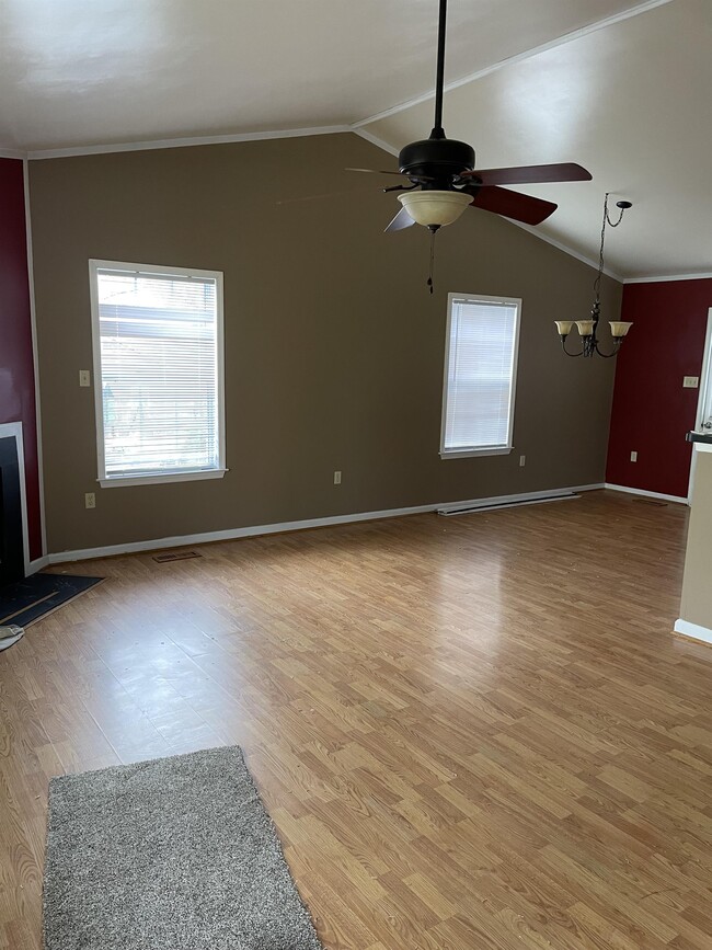 Photo - 137 Tulip Rd