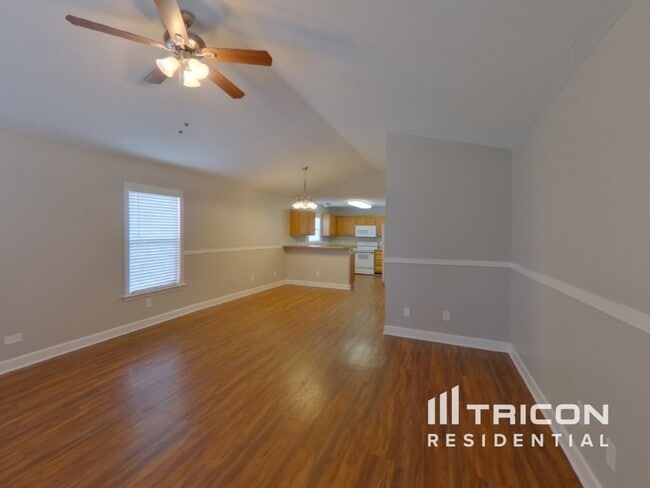 Photo - 1646 Marmot Pl SE