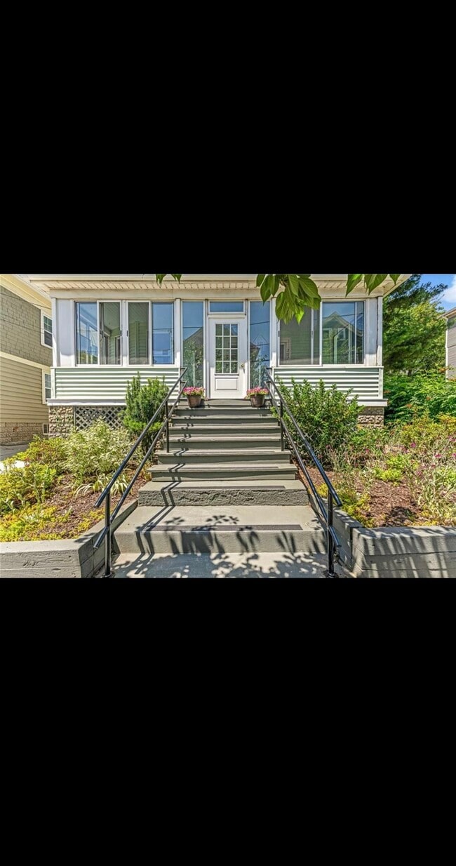 Building Photo - 207 Jewett St Unit 1 Rental