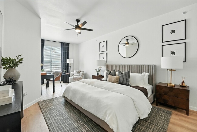 11_1001_Ross_Ave_Dallas_TX_75202_USA-Bedroom-19903455