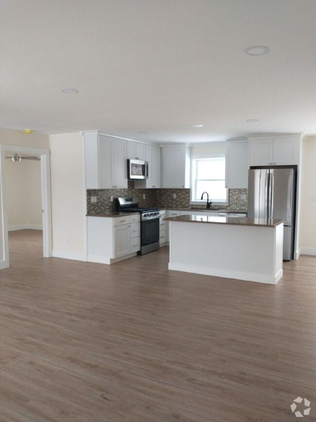 Building Photo - New Build 2 BR 2 BA House with Walkout Bas...