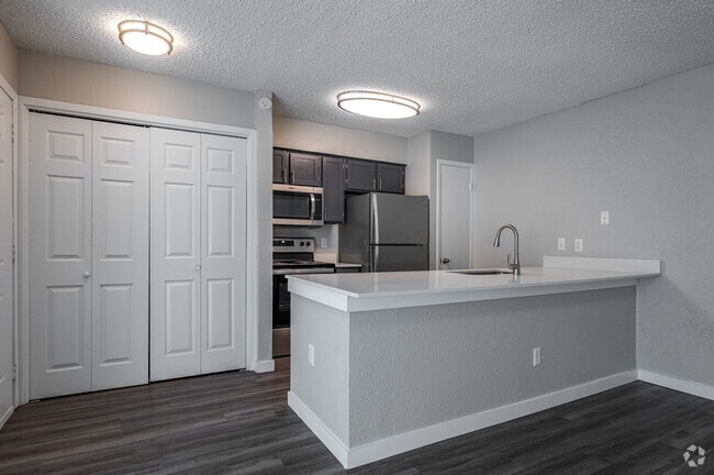 1HAB, 1BA - 700 ft²
