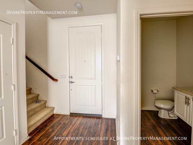 Photo - 728 Huron Pl
