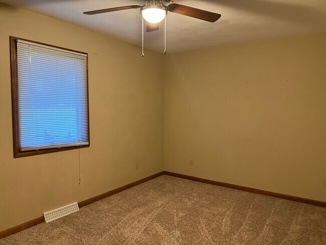 Photo - 4 BEDROOM 2 FULL BATH MOVE IN READY!!