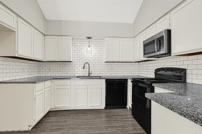 Photo - 8111 Furlong Ln