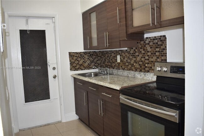 Building Photo - 16851 NE 21st Ave Unit 14 Rental