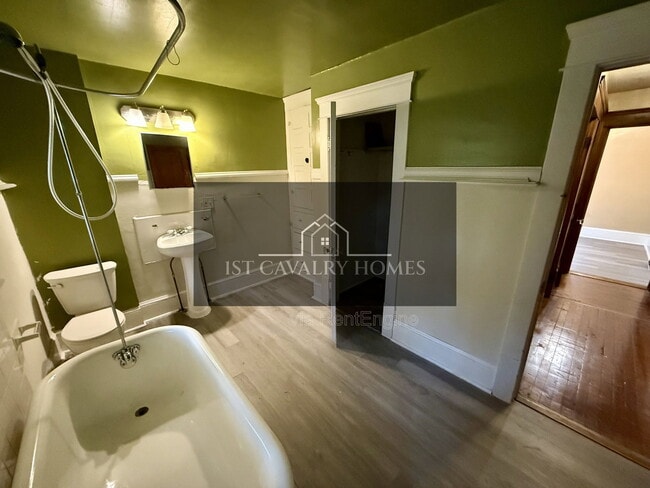 Photo - 705 Hazel St