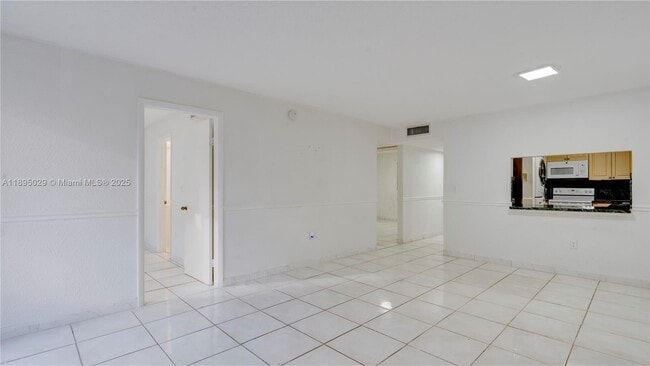 Building Photo - 10000 NW 80th Ct Unit 2214