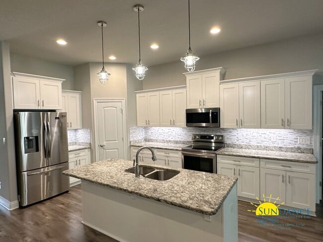 Photo - 5 Bedroom like new BEAUTIFUL Navarre home, call today!