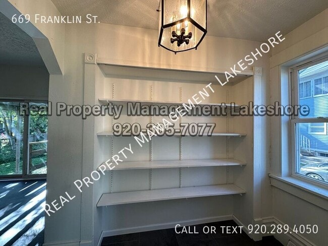Photo - 669 Franklin St