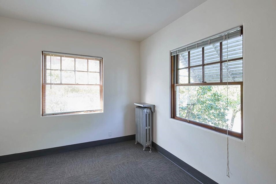 Photo - 13000 Main St