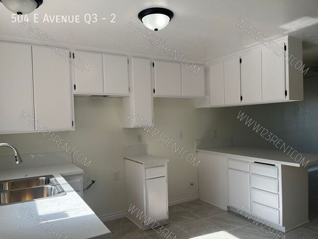 Photo - 504 E Ave Q3 Unit 2