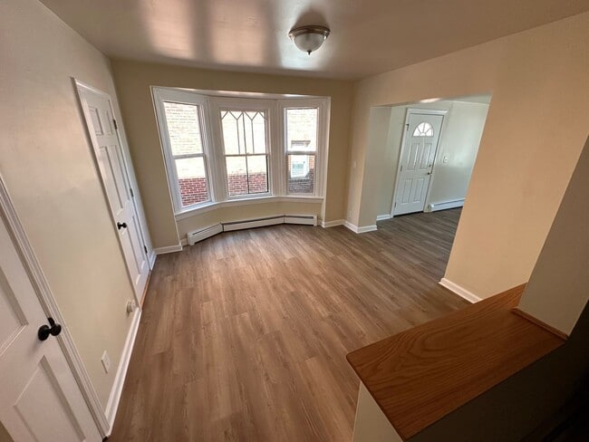 Building Photo - 3107 Delaware Ave Unit 1