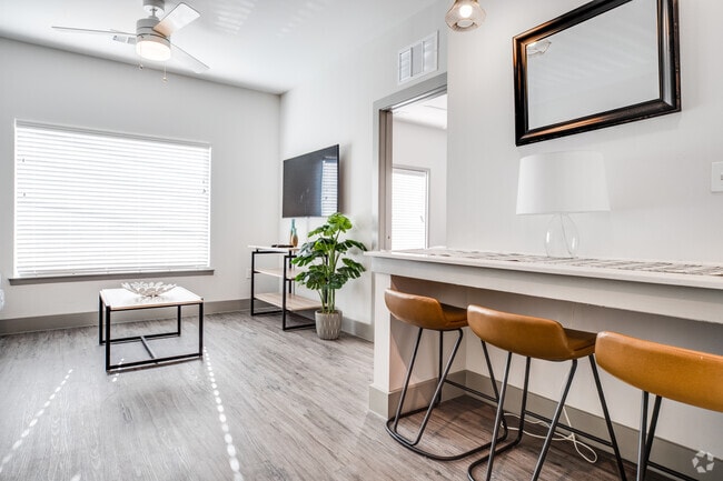 B1 - 2BR, 2BA - 802SF