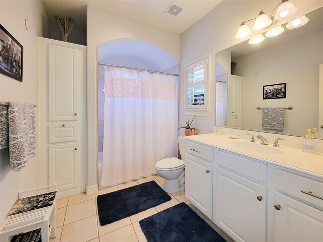 Photo - 1421 Bremond St