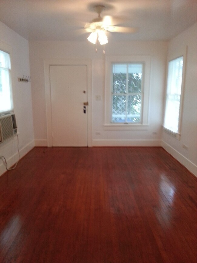 Photo - 2725 1/2 Bernardo De Galvez Ave Unit 1