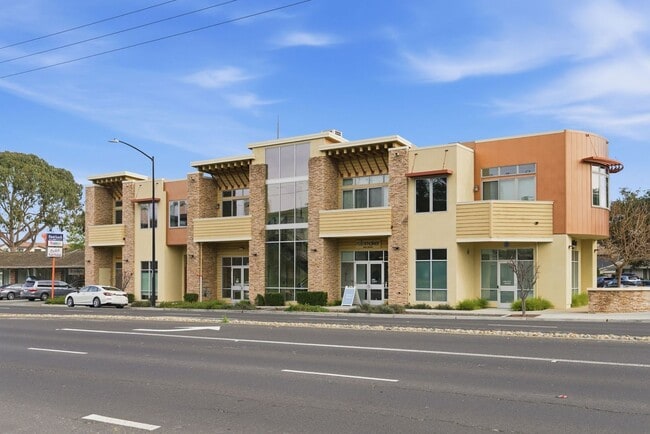 Photo - Gorgeous & Modern Los Altos Condo Unit 2020