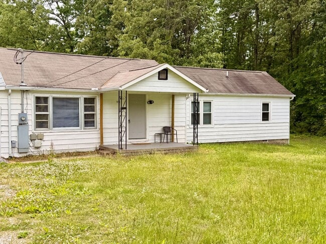 Photo - Knoxville 37914 - 3 bedroom, 2 bath home - Contact Tara Hayes (865) 242-8010