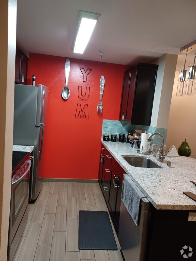 Building Photo - 6400 Christie Ave Unit 3208 Rental