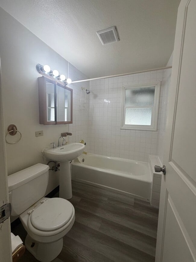 Photo - 2211 W Olympic Ave