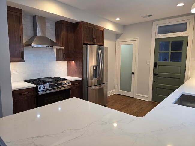 Photo - 240 Lathrop Ave Unidad 1