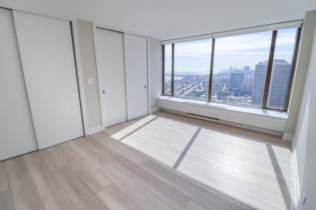 Photo - 5455 N Sheridan Rd Unit 3302