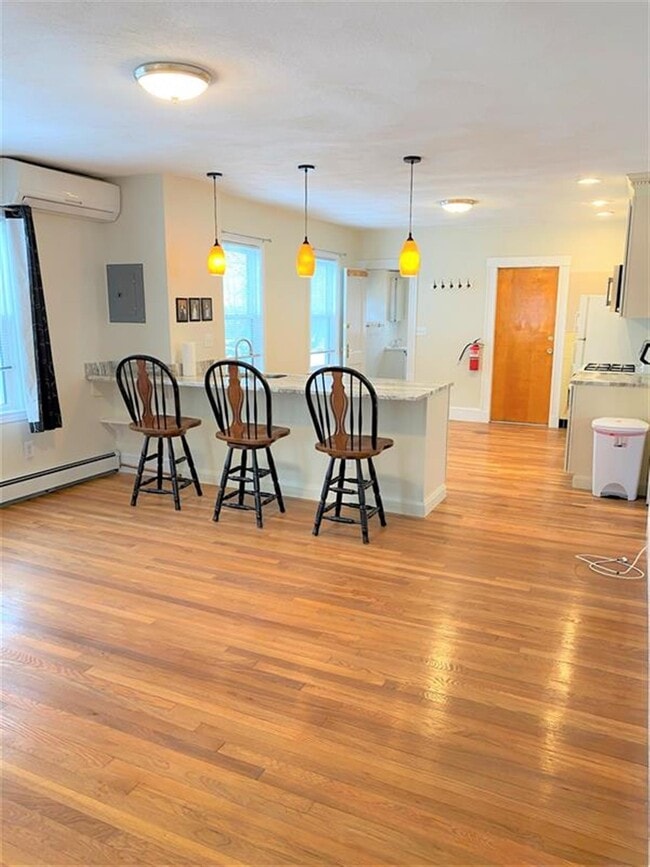 Building Photo - 167 Harvard St Unit 2