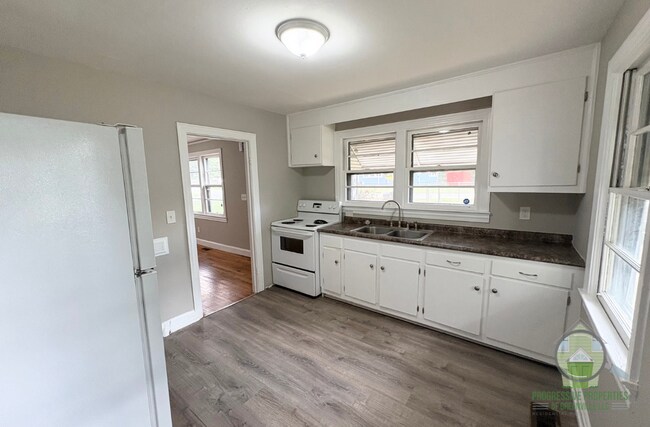 Photo - 212 Glenn Rd