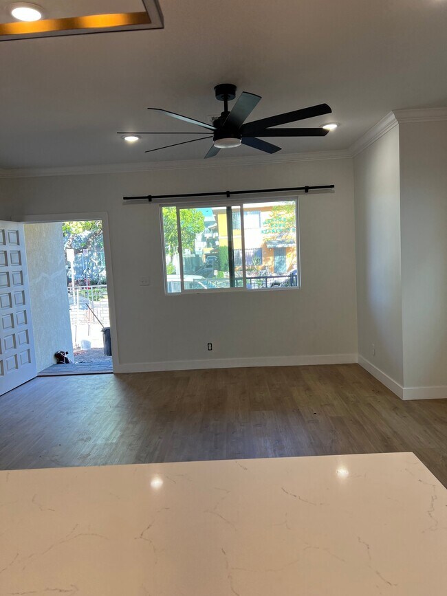 Photo - 951 N Oxford Ave