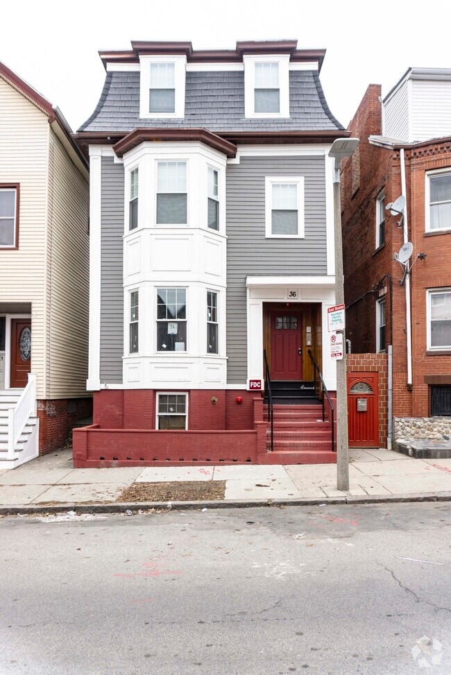 Building Photo - 36 Monmouth St Unit #3 Rental