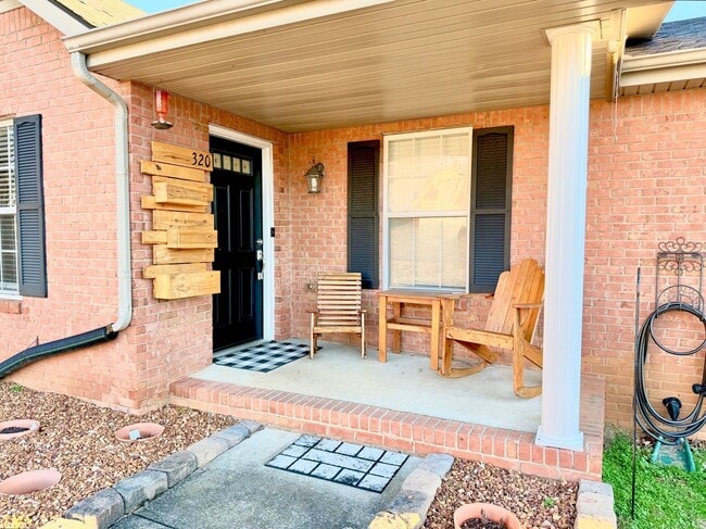 Photo - 320 Cottonwood Ct