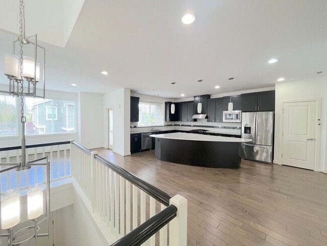 Spacious 4-Bedroom/3.5-Bathroom Townhome i... - Spacious 4-Bedroom/3.5-Bathroom Townhome i...