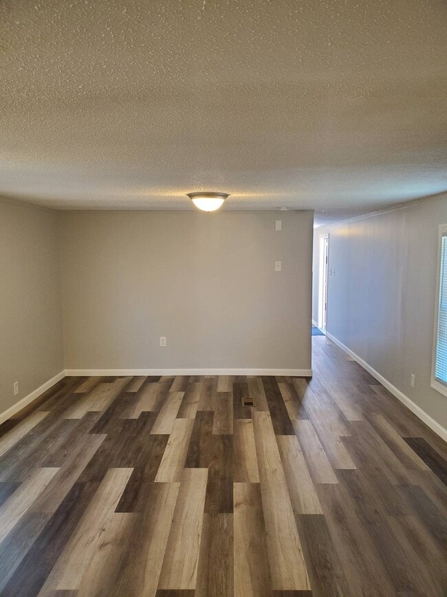 Photo - 184 Dixon Rd
