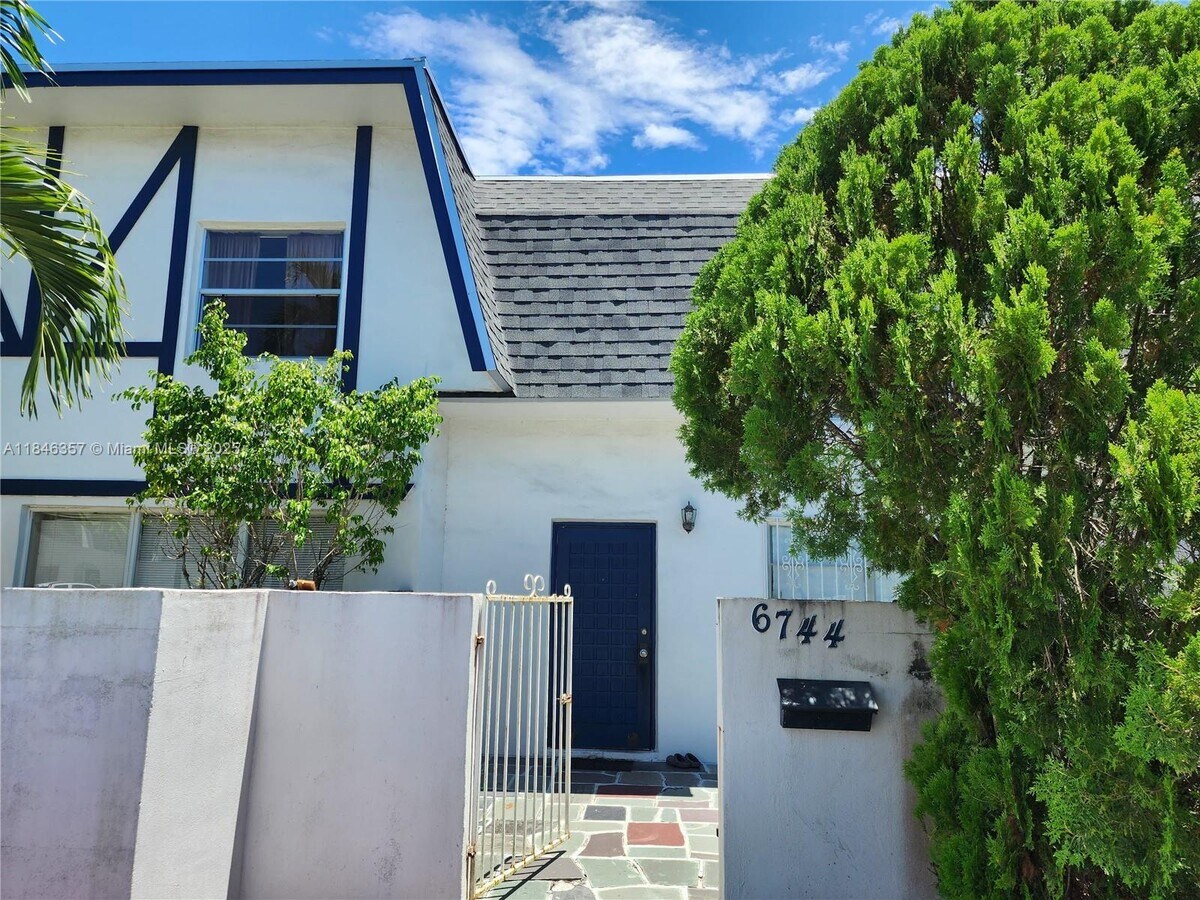 Photo - 6744 SW 40th St Townhome