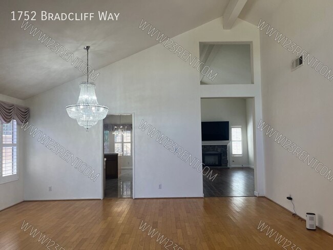 1752 Bradcliff Way