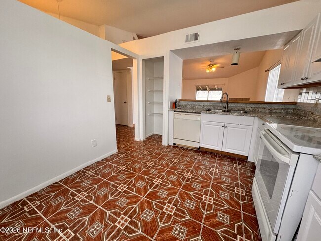 Photo - 516 Aquatic Dr