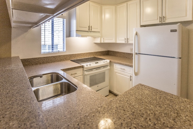 Photo - 1939 Beloit Ave Unit 104