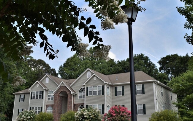 Building Photo - Welcome to Deacon Ridge!