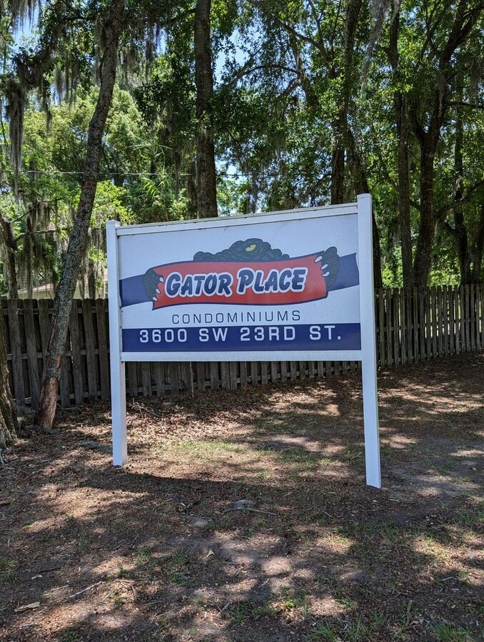 Gator Place - Gator Place House